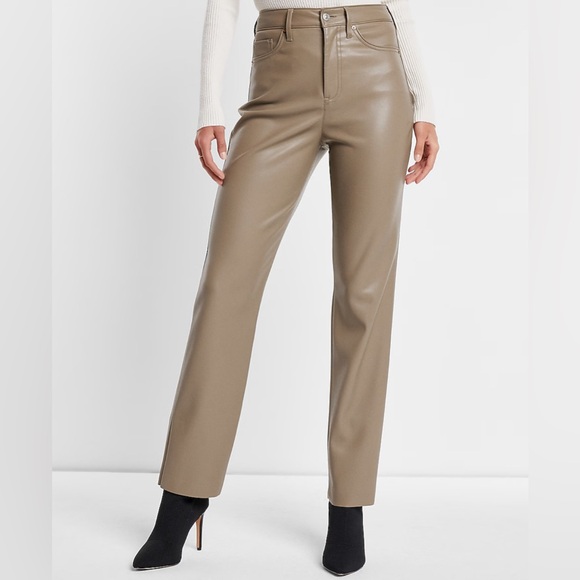 🔥NWT EXPRESS Super High Rise Modern Straight Faux Leather Pant. Size 2 Short.🔥 - Picture 1 of 11